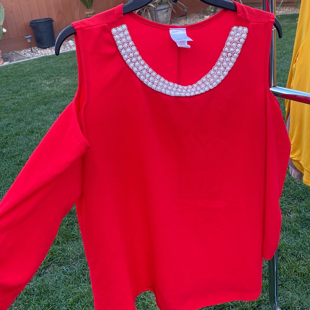 Women’s blouse of the shoulder